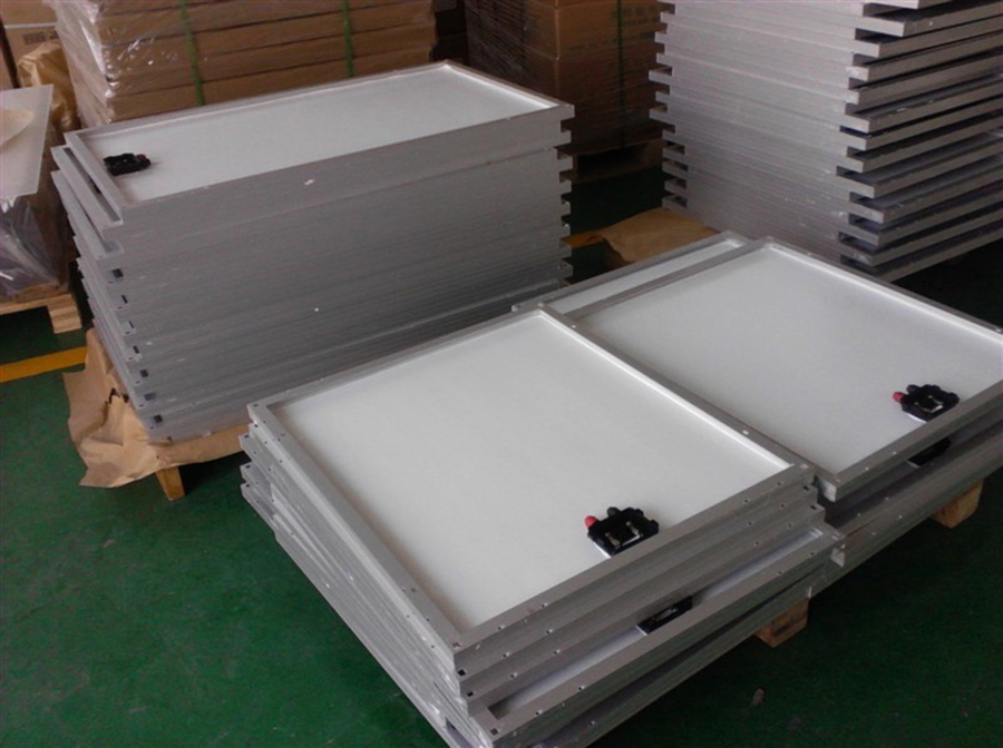 太陽能電池板生產(chǎn)車間